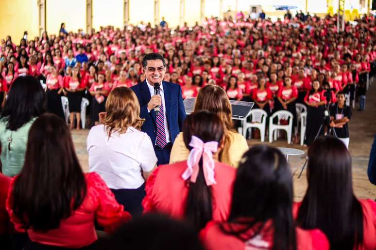 Internautas criticaram a atitude do pastor; "Preconceito não é de Deus"