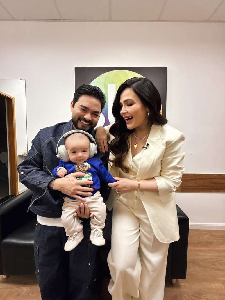 Yudi, David Yudi e Mila no camarim do SBT