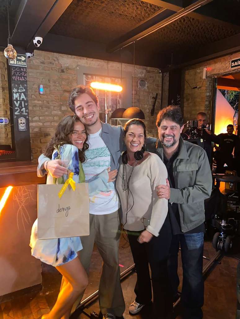 Ator é apontado como affair de Bruna Marquezine nos bastidores de série