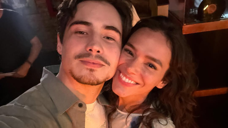Ator é apontado como affair de Bruna Marquezine nos bastidores de série