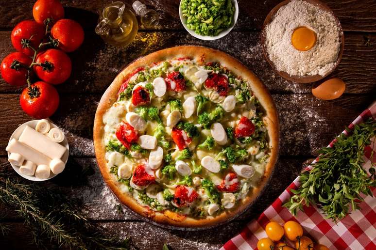 Palm Heart pizza with broccoli and tomato 