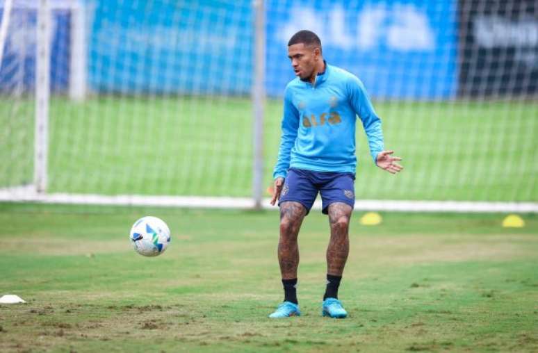 Contratação de Lucas Esteves no Grêmio teve caráter de urgência para amenizar carência na lateral esquerda –