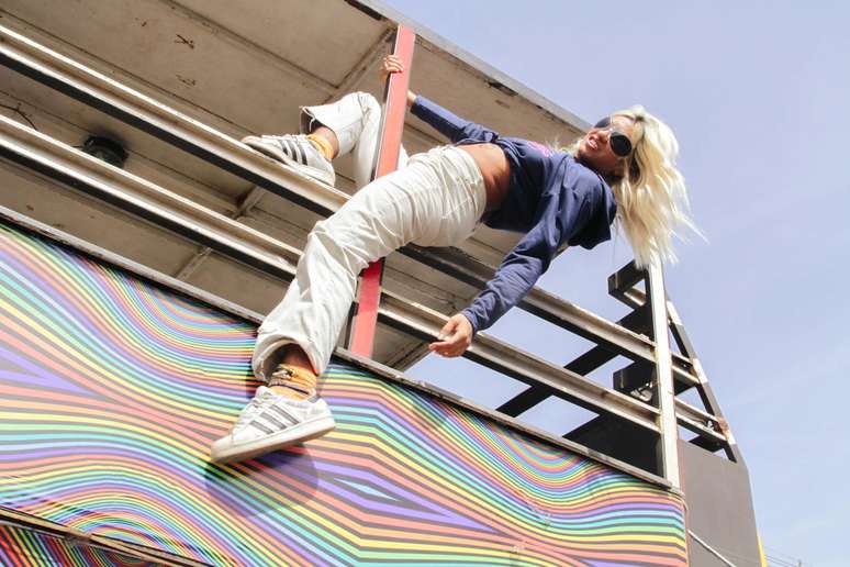 Crystal, vocalista da banda Vera Fischer Era Clubber - Gabriel Mendes