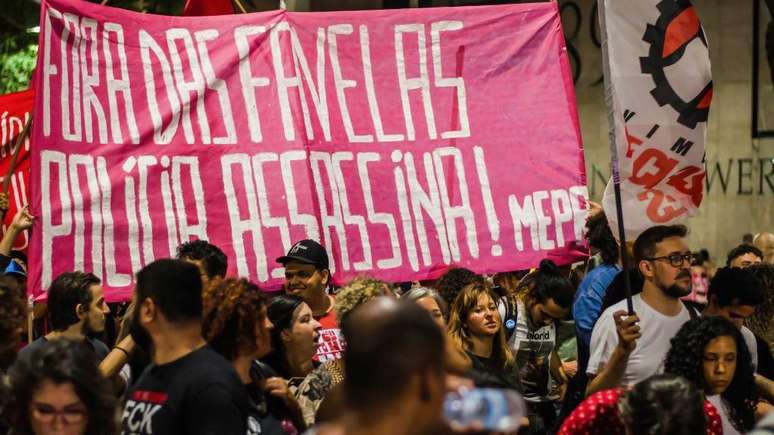 Manifesta&ccedil;&atilde;o em 2023 no Rio de Janeiro contra a viol&ecirc;ncia policial nas favelas