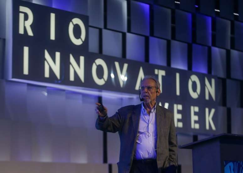 Autor do conceito de inteligência emocional, o psicólogo e escritor Daniel Goleman fez palestra na Rio Innovation Week sobre inteligência artificial.