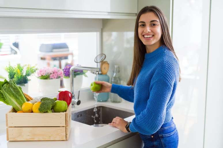The awareness of the prevention of hepatitis, such as the well washing of foods, is essential for the health of the population 