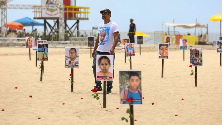 Ato em Copacabana contra mortes de crian&ccedil;as por viol&ecirc;ncia, em 2024