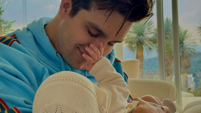 Luan Santana explains the decision not to show his daughter’s face: “Our role as parents is to protect” Luan Santana explains the decision not to show his daughter’s face: “Our role as parents is to protect”