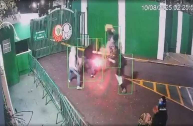 Ataque com bombas e rojões à Academia de Futebol –