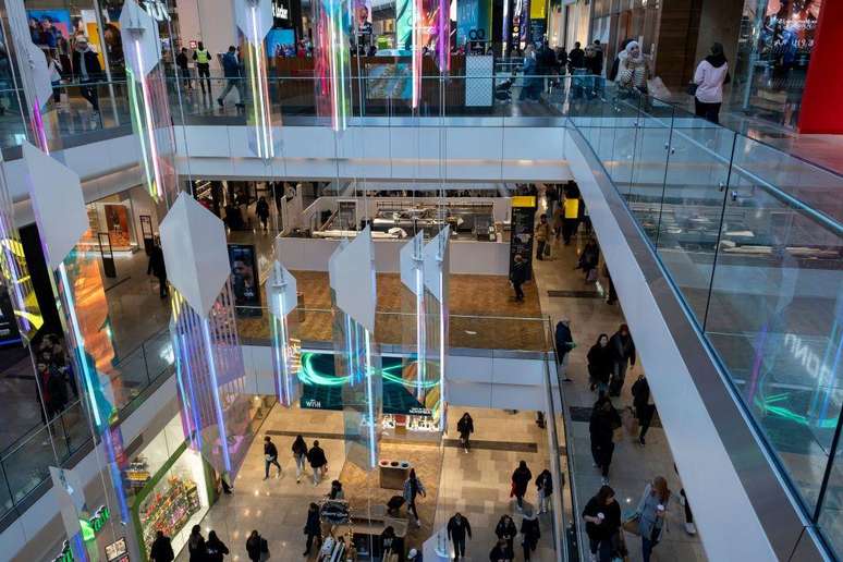 O shopping Westfield no bairro de Stratford, no leste de Londres, é um dos maiores do Reino Unido