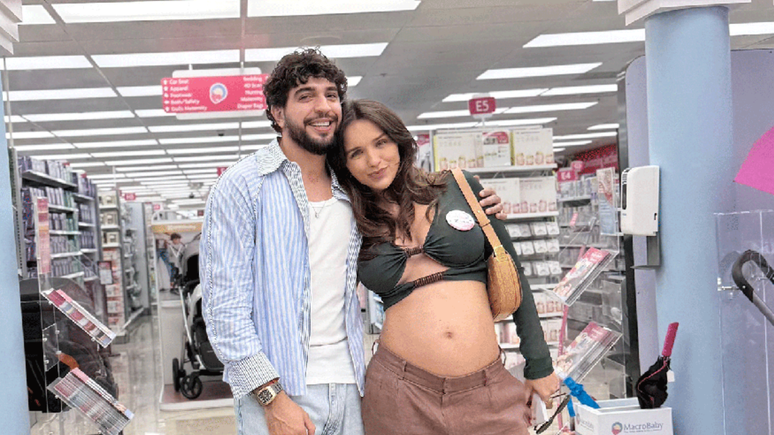 Que luxo! Rafa Kalimann e Nattan montam enxoval da filha Zuza em Orlando