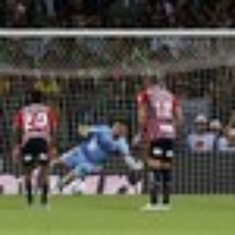 Rafael defendeu pênalti contra o Atlético Nacional. (Rubens Chiri/Saopaulofc.net)