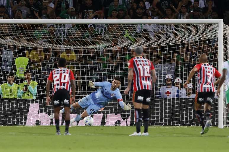 Rafael defendeu pênalti contra o Atlético Nacional. (Rubens Chiri/Saopaulofc.net)