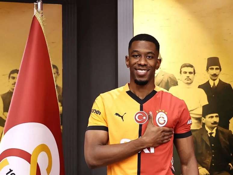 Carlos Cuesta despertou o interesse do Vasco pela sua frequ&ecirc;ncia em convoca&ccedil;&otilde;es da sele&ccedil;&atilde;o da Col&ocirc;mbia &ndash;