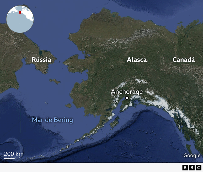 Mapa mostrando o Alasca, o Canad&aacute; e a R&uacute;ssia, com o Mar de Bering entre eles. Anchorage est&aacute; marcada no mapa no sul do Alasca