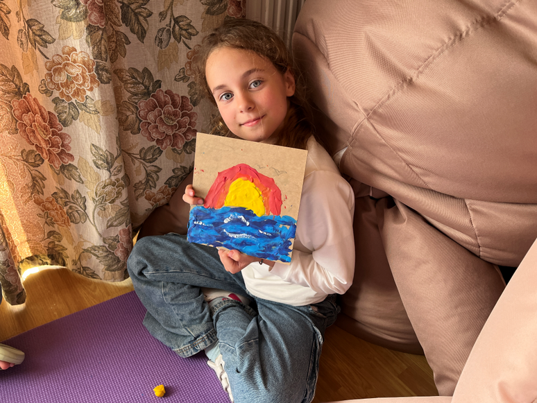 Psic&oacute;logos do acampamento afirmam que atividades f&iacute;sicas, como caminhadas, ajudam a curar traumas, estimulam a libera&ccedil;&atilde;o de horm&ocirc;nios e reduzem o estresse