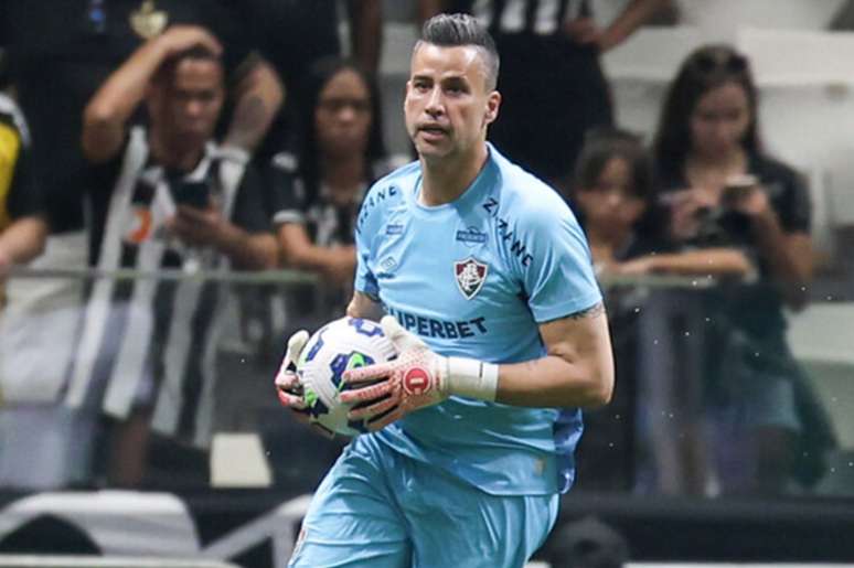 Fábio renovou contrato com o Flu e permanecerá no clube até o fim de 2026 –