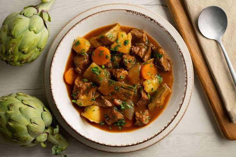 Complicated meat with artichoke 