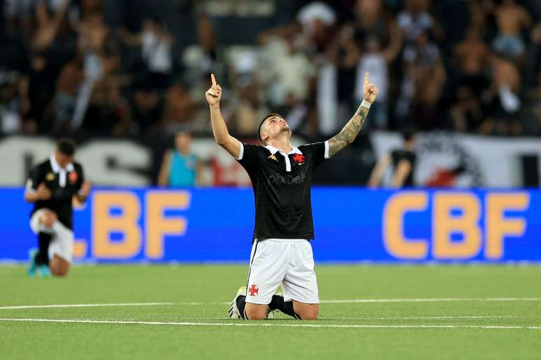 Gabriel Pec em jogo do Vasco contra o Fluminense, em 2023