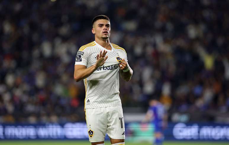 Gabriel Pec comemora gol contra o Cruz Azul, do México