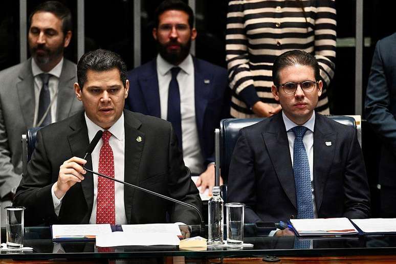 Alcolumbre e Motta estariam no 'radar' das autoridades americanas, diz Eduardo Bolsonaro