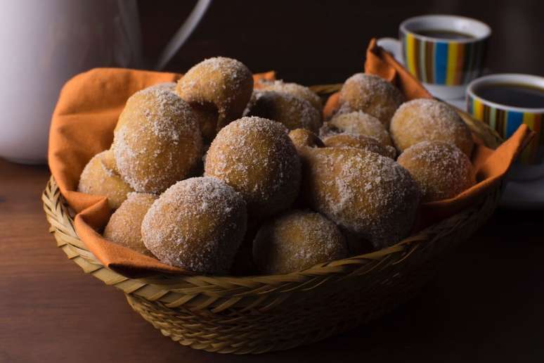 Bolinho de chuva proteico com pasta de amendoim 