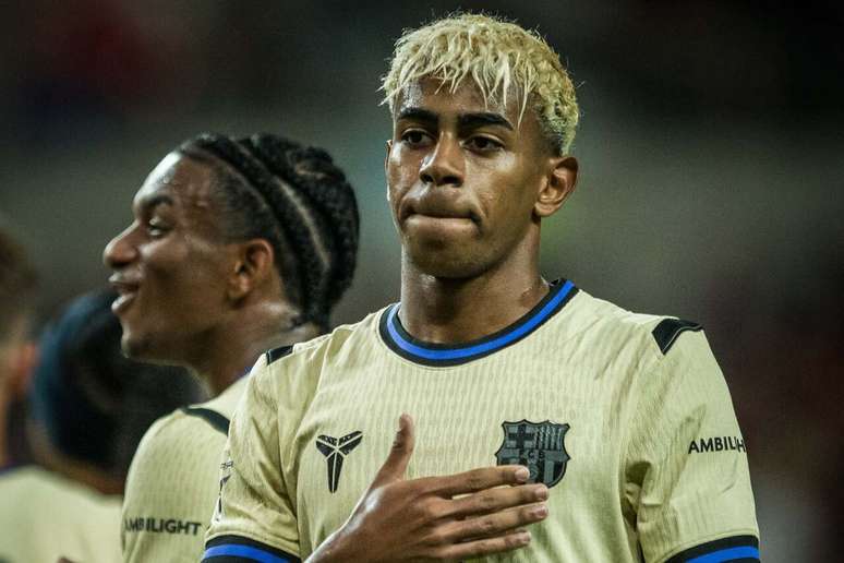 Lamine Yamal &eacute; o novo camisa 10 do Barcelona e sonha com a Bola de Ouro em 2025 &ndash;