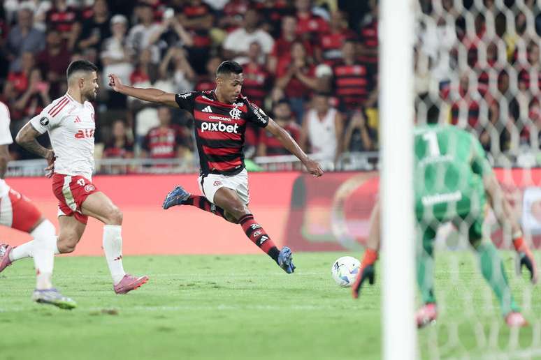 Flamengo vence o Internacional com gol de Bruno Henrique &ndash;