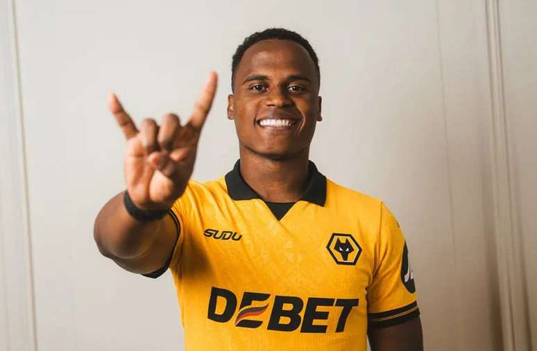 Dos principais jogadores da Am&eacute;rica do Sul, Arias foi para os Wolves &ndash;