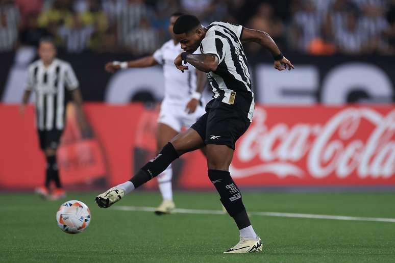 J&uacute;nior Santos marcou o gol decisivo no &uacute;ltimo confronto 