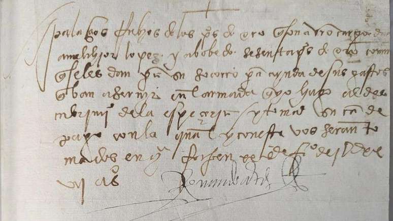 Uma página manuscrita assinada por Hernán Cortés