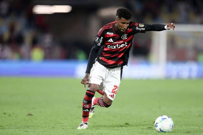 Emerson Royal tem dificuldades neste in&iacute;cio de passagem pelo Flamengo &ndash;