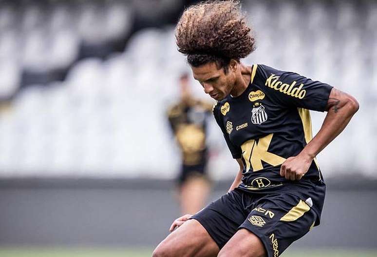 Ar&atilde;o em treino na Vila Belmiro &ndash;