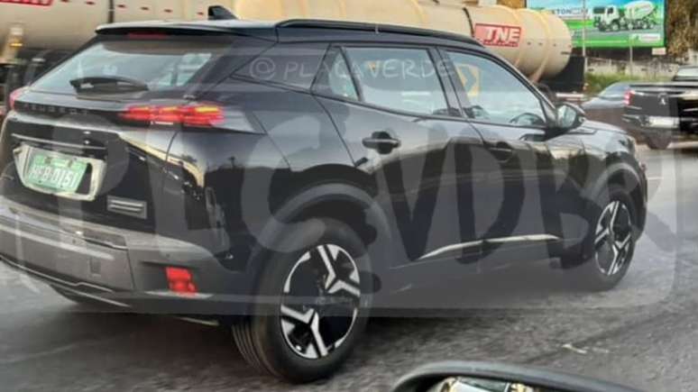 Novo Peugeot 2008 Hybrid em testes no Brasil