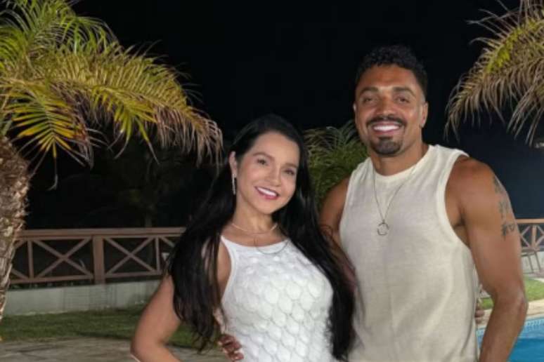 Stêfania e Tirullipa em festividade de Réveillon