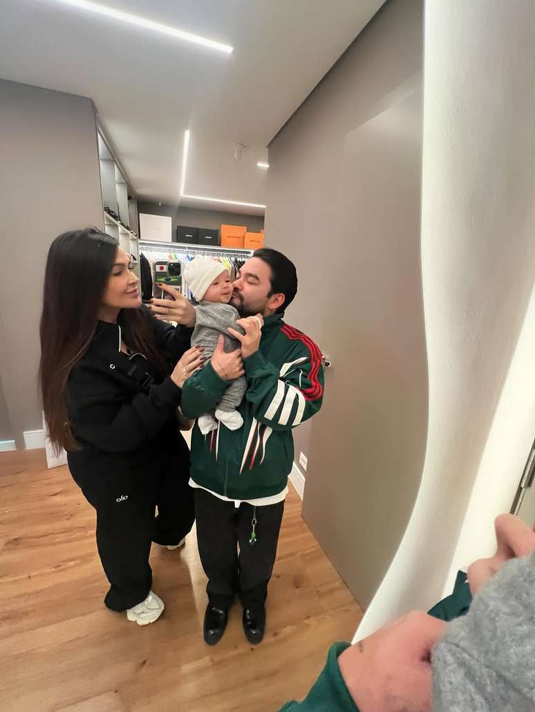 Mila, Yudi e o filho do casal