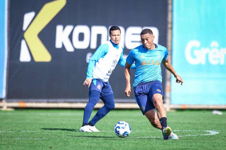 Carlos Vin&iacute;cius foi o terceiro refor&ccedil;o da janela do meio da temporada anunciado pelo Gr&ecirc;mio &ndash;