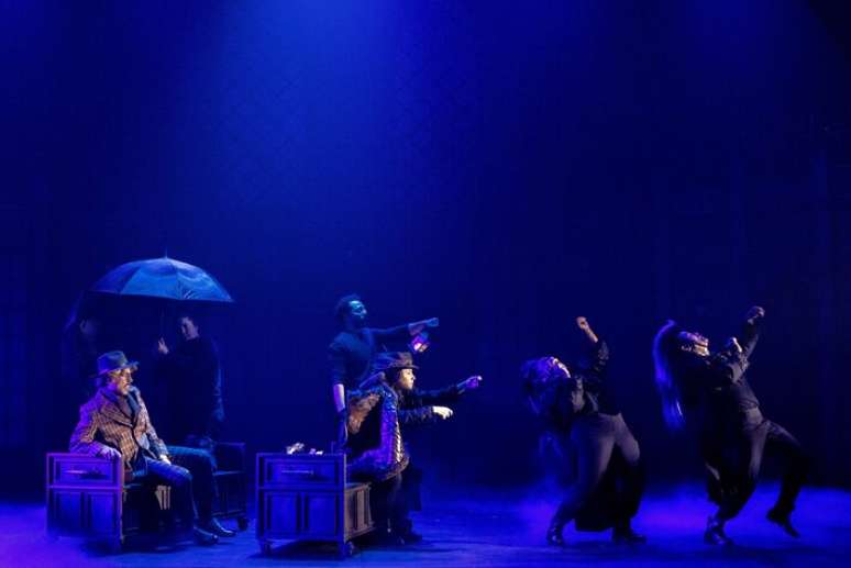 Com exceção de Tiago Abravanel, todos os integrantes do elenco de 'Drácula - Um Terror de Comédia' interpretam mais de um papel.