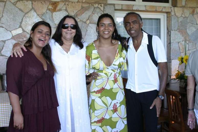 Gilberto Gil e Sandra Gadelha com suas duas filhas: Preta e Maria Gil