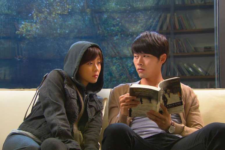 Em &ldquo;Jardim Secreto&rdquo;, um executivo rico, exc&ecirc;ntrico e arrogante v&ecirc; sua vida virar de cabe&ccedil;a para baixo ao conhecer uma dubl&ecirc; talentosa e determinada 