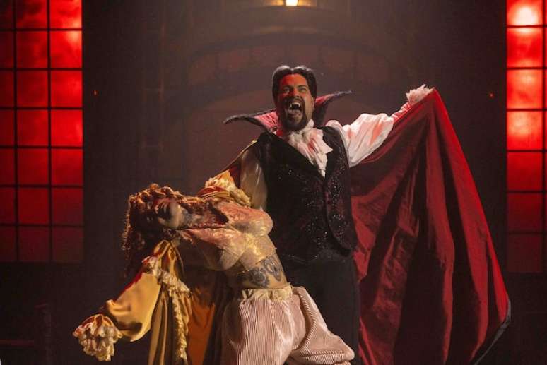 Tiago Abravanel interpreta o protagonista em 'Drácula - Um Terror de Comédia'.