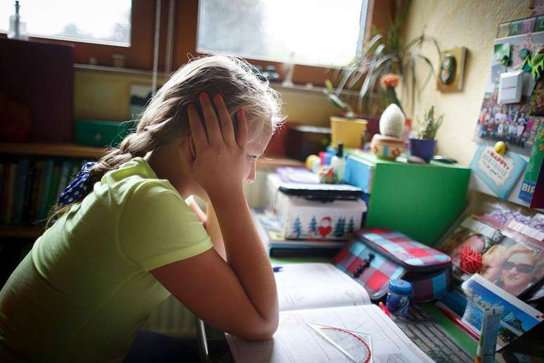 Impor uma cobran&ccedil;a excessiva por desempenho escolar &eacute; uma forma de adultiza&ccedil;&atilde;o da crian&ccedil;a