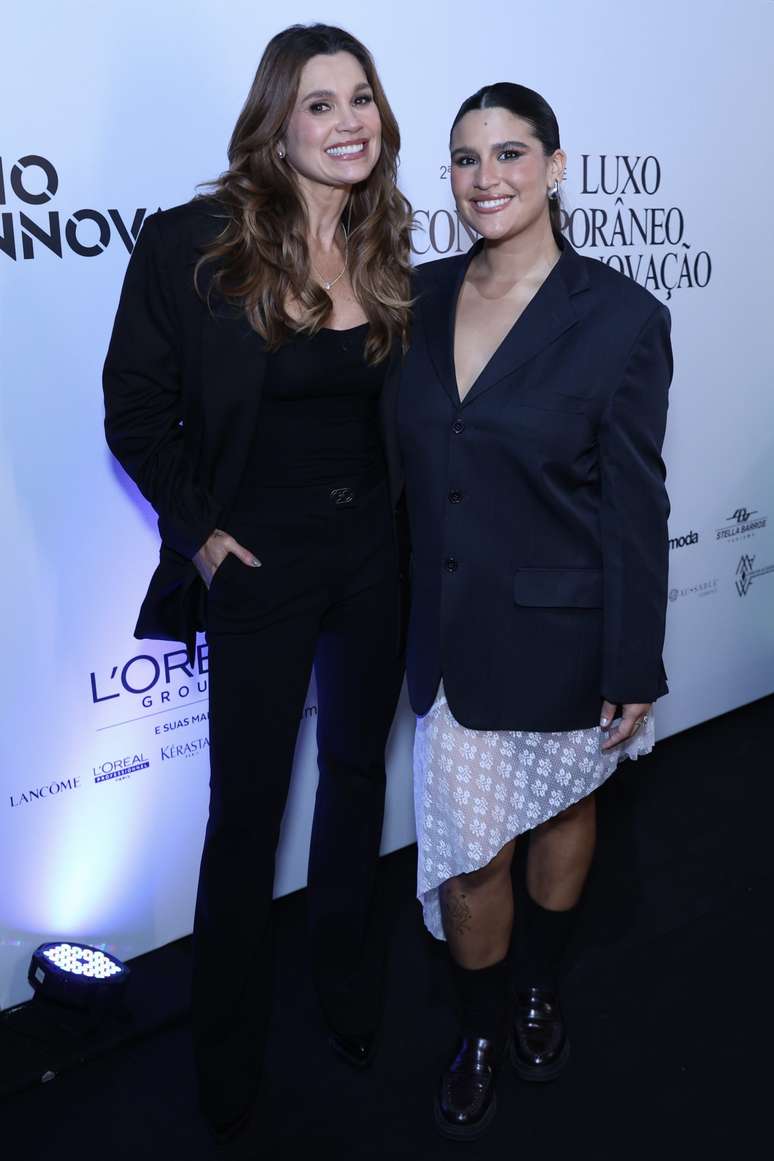 Fl&aacute;via Alessandra e Giulia Costa 