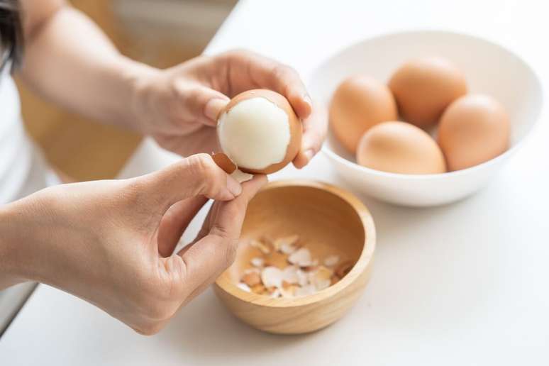 The eggs contain zinc, minerals that help in absorption vitamin and protects the macula 