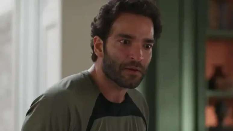 Ao ser informado sobre as armações sujas da mãe, o herdeiro dos Roitman ficará revoltado