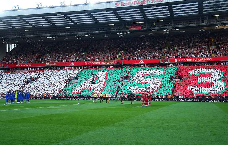 Homenagem a André Silva antes de jogo do Liverpool
