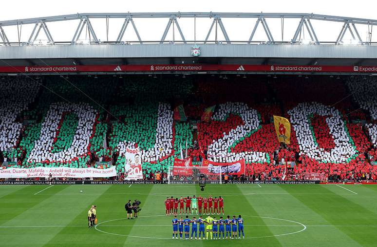 Homenagem a Diogo Jota antes de jogo do Liverpool