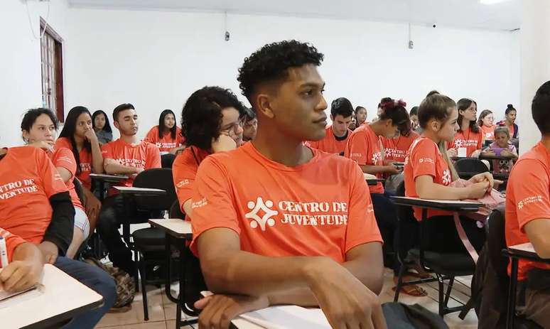 Jovens em curso de preparação para o mercado de trabalho no Distrito Federal. Capacitação é um caminho para começar a trabalhar.