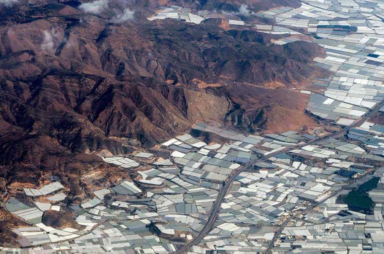 Estima-se que haja cerca de 12 mil centros de produ&ccedil;&atilde;o na chamada Poniente Almeriense