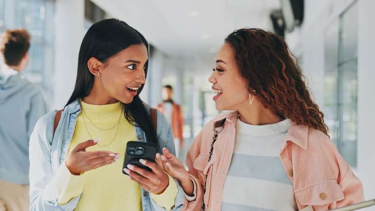 Veja quais signos do zodíaco falam sem filtro e descubram como a sinceridade deles pode ser qualidade e problema ao mesmo tempo.